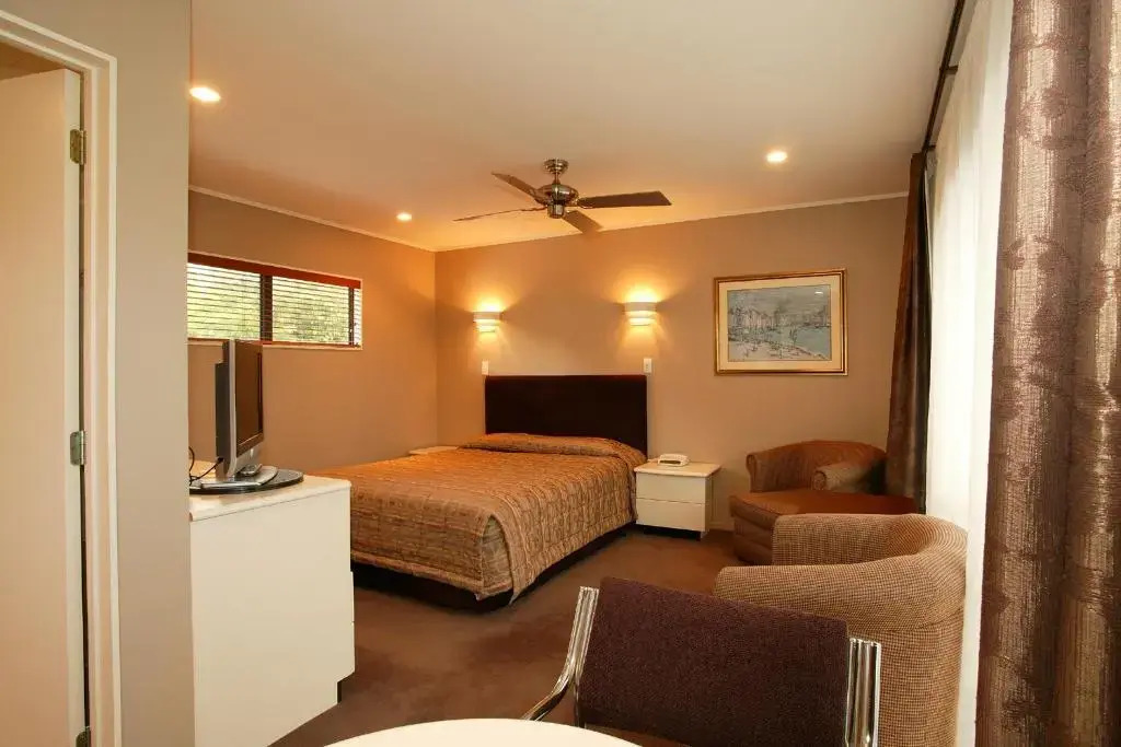 Cornwall Park Motor Inn
