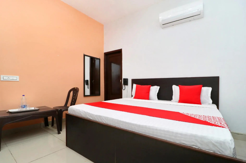 OYO 24142 Hotel Smart King