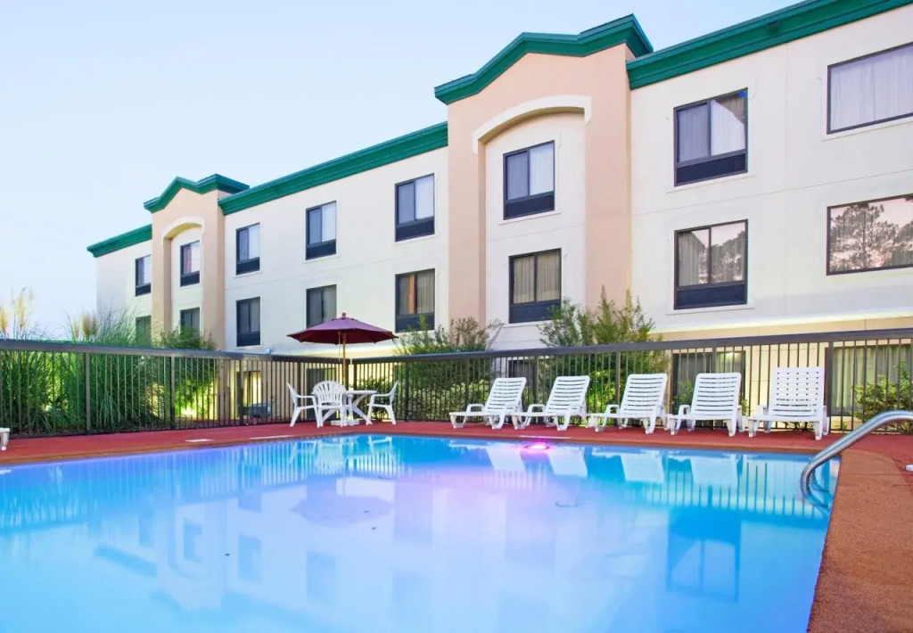 Four Points by Sheraton Fayetteville Fort Bragg