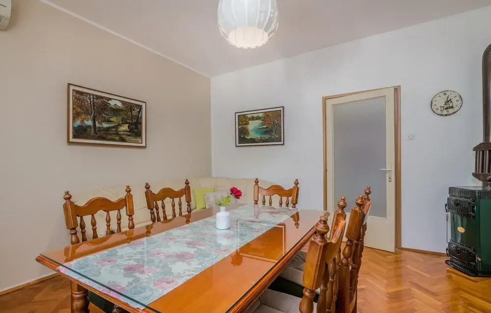 Stunning Home in Bascanska Draga With Wifi and 6 Bedrooms