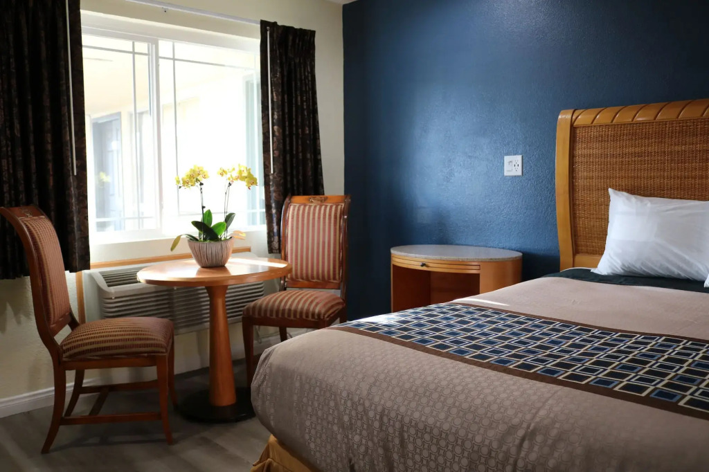Valli Hi Motel