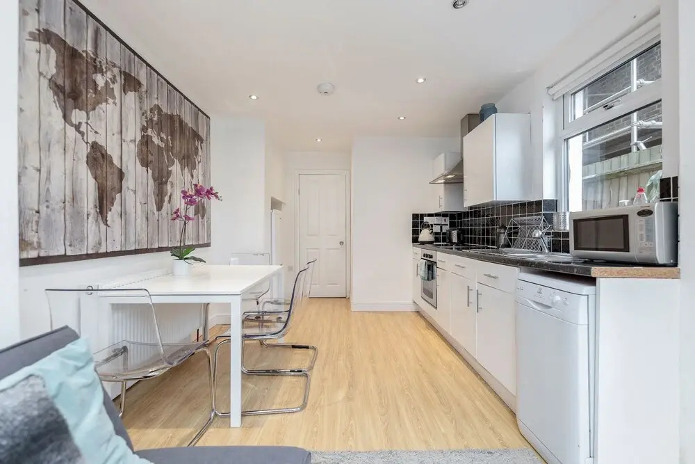 Clapham 2Bed with Patio by BaseToGo