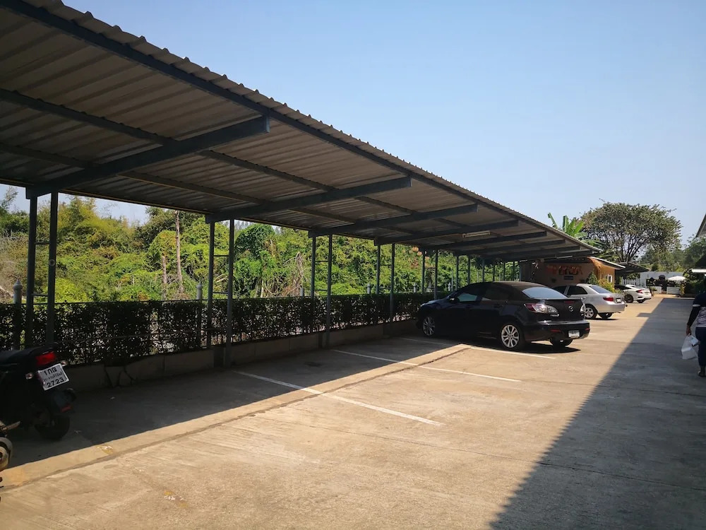 Naruchon Hotel
