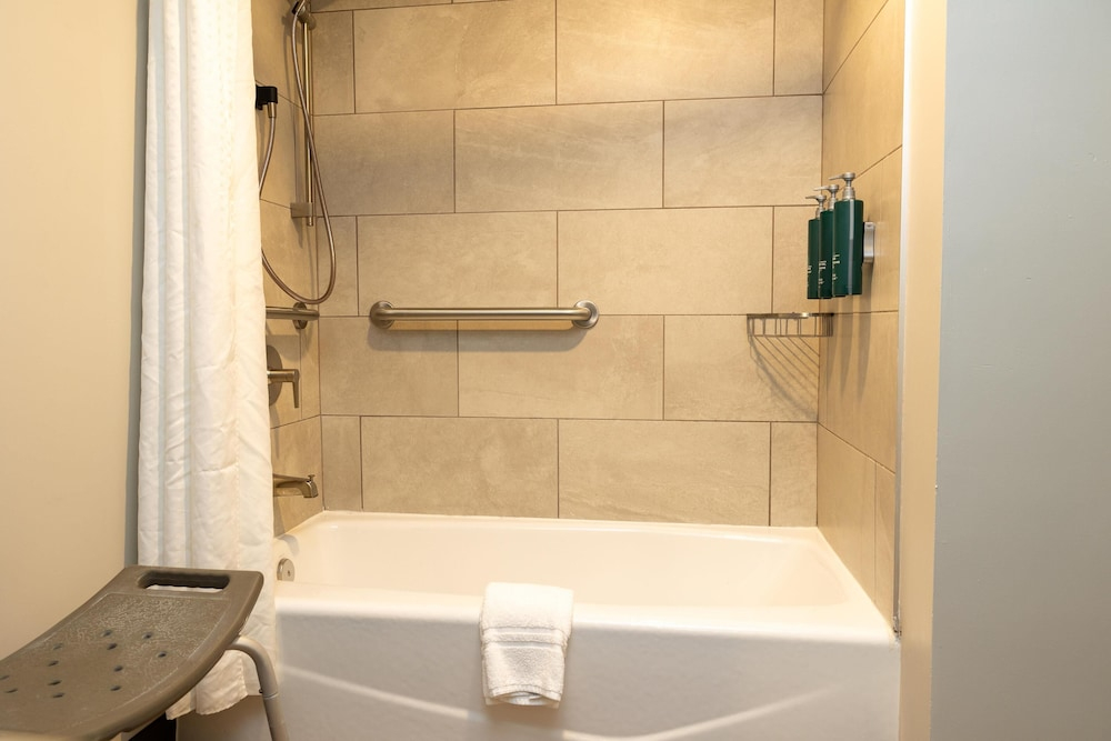 DoubleTree by Hilton Austin, MN