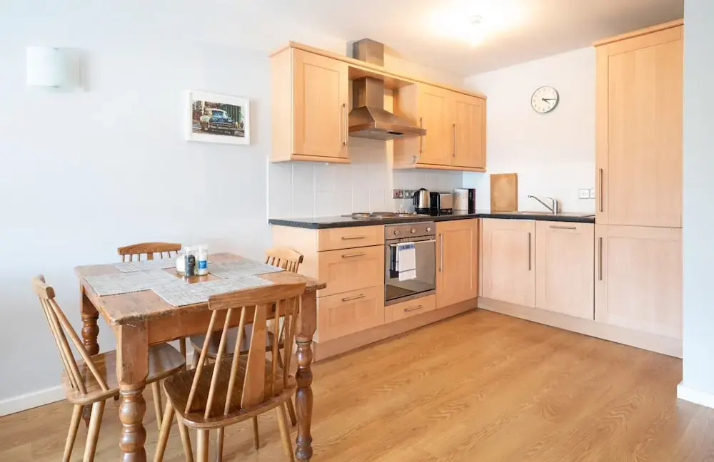 Bright & Modern, 1 Bedroom Apartment for up to 4