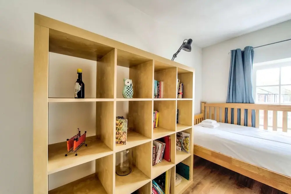 Converted Tea House With Retro Vibes In Lively Leith