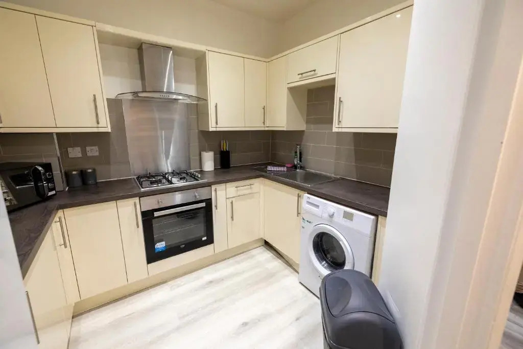 Entire Two Double Bedrooms Flat with River Yare View H6