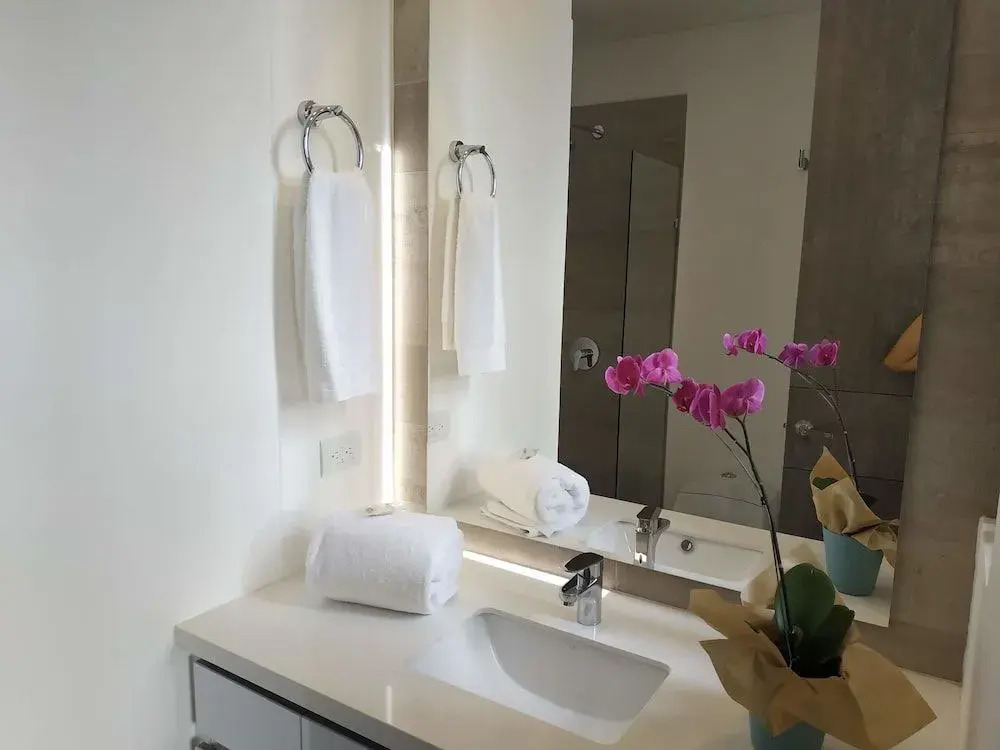 Hotel Class Suites By Colclick