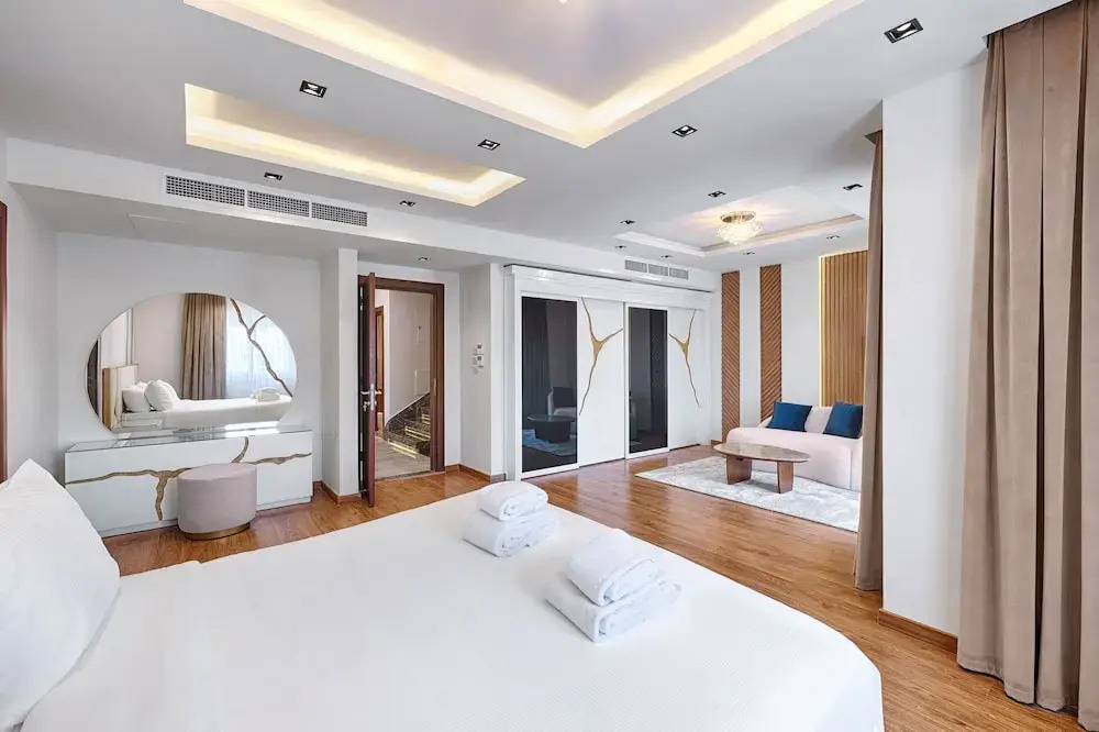 Vesta - Luxury Villa - 3BR - CFC I