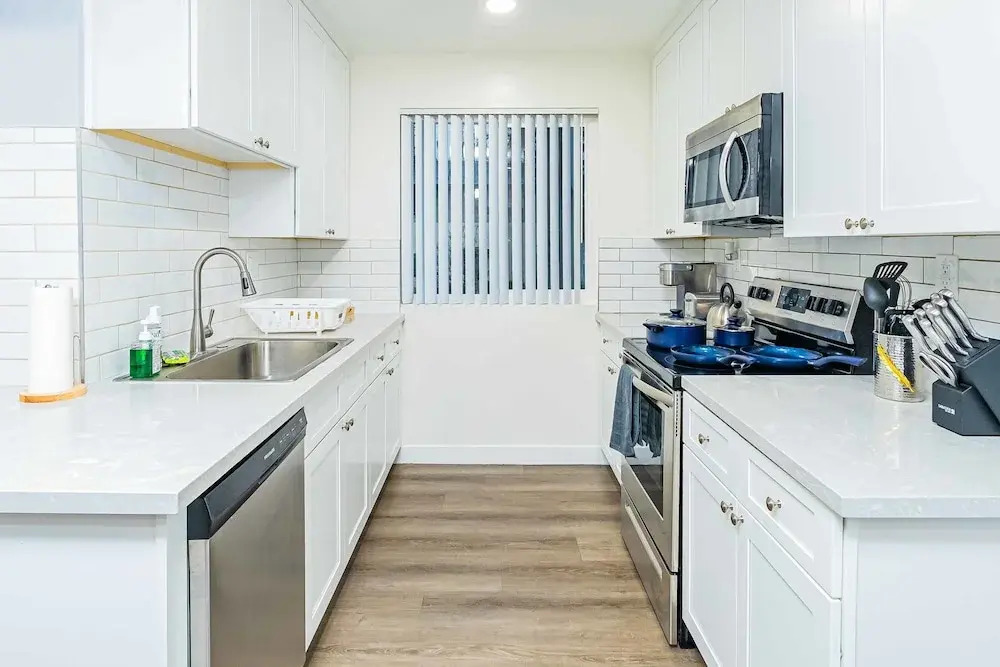 2b2b APT Close to Rose Parade and Pasadena Oldtown