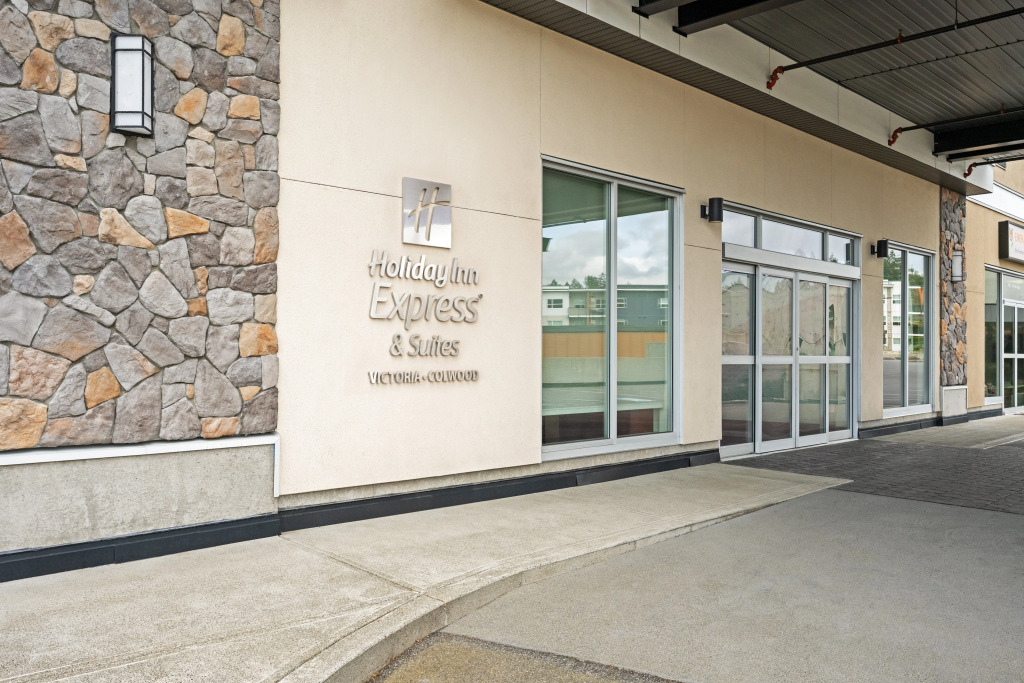 Holiday Inn Express & Suites Victoria-Colwood by IHG