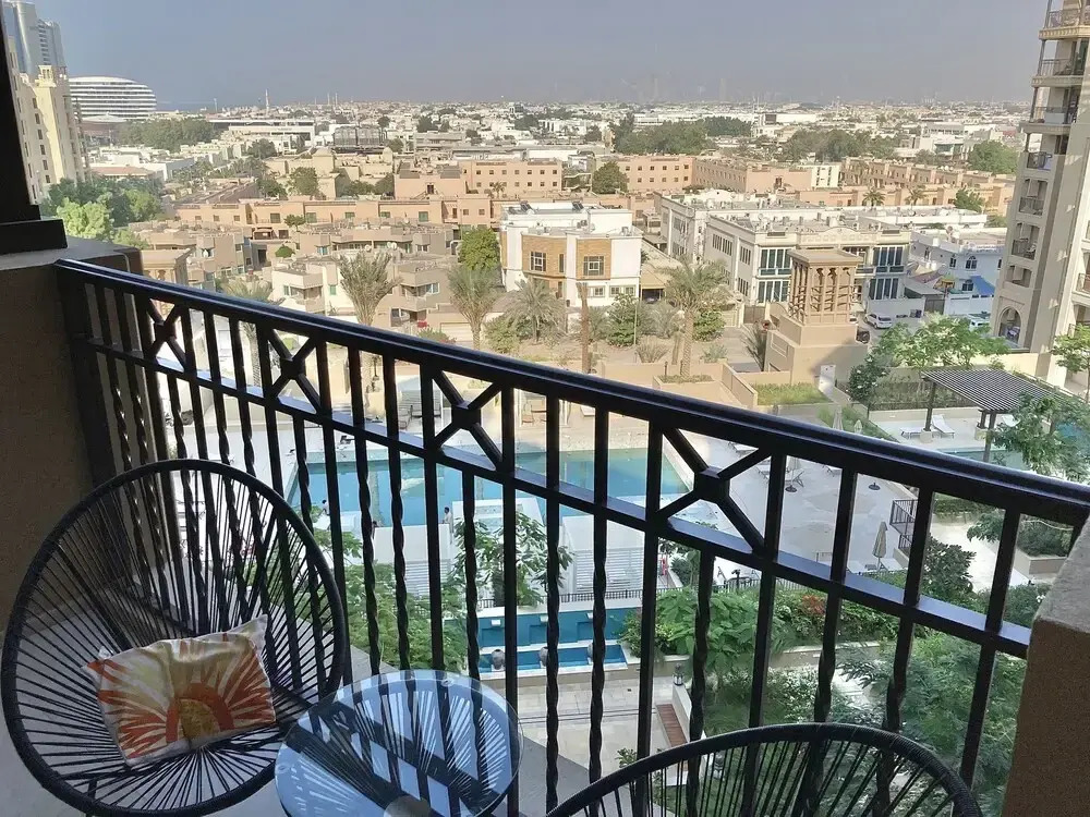 SuperHost - Lavish Condo with Burj View, Steps From Sea