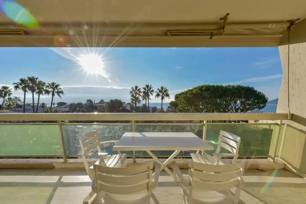 SERRENDY ROOFTOP TERRACE in residential property WITH POOL & SEA VIEW !