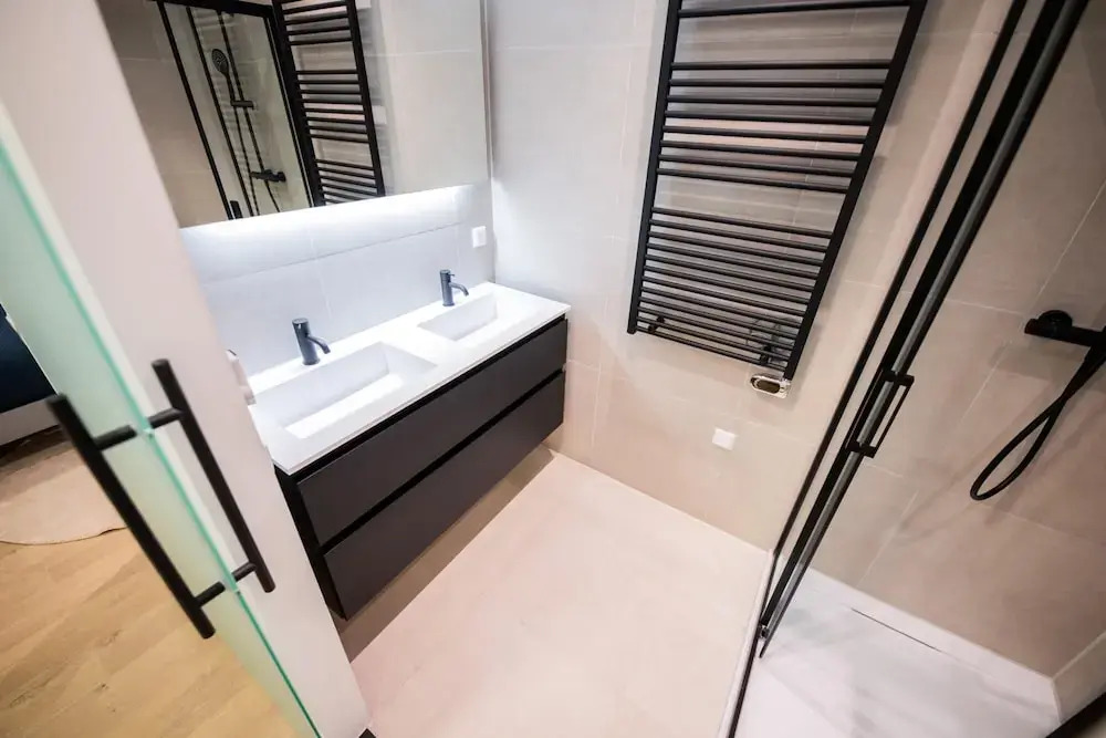 Alphabet 1 BR Apartment Ss177