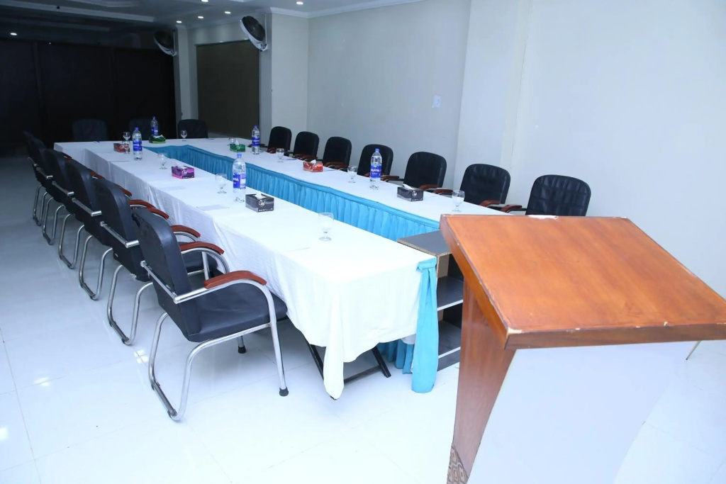 Crown Inn Hotel Multan