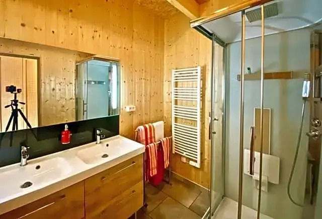 Chateau de Bellevue B&B et Appartements avec Piscine saisonal chauffée et Chambres partout climatisées