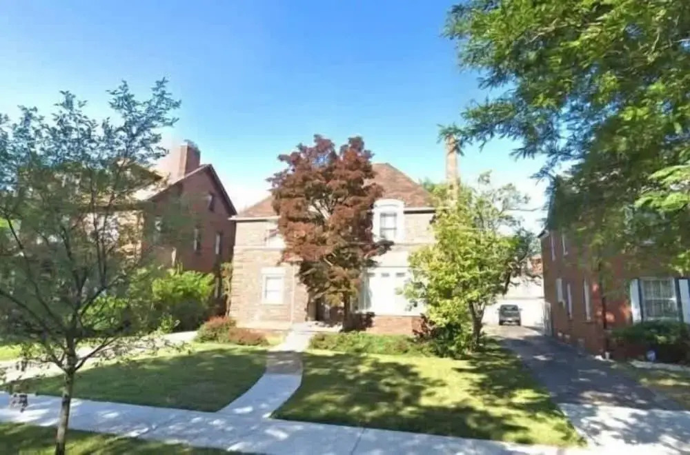 Spacious 5br Sleeps 10 University District 5 Bedroom Home