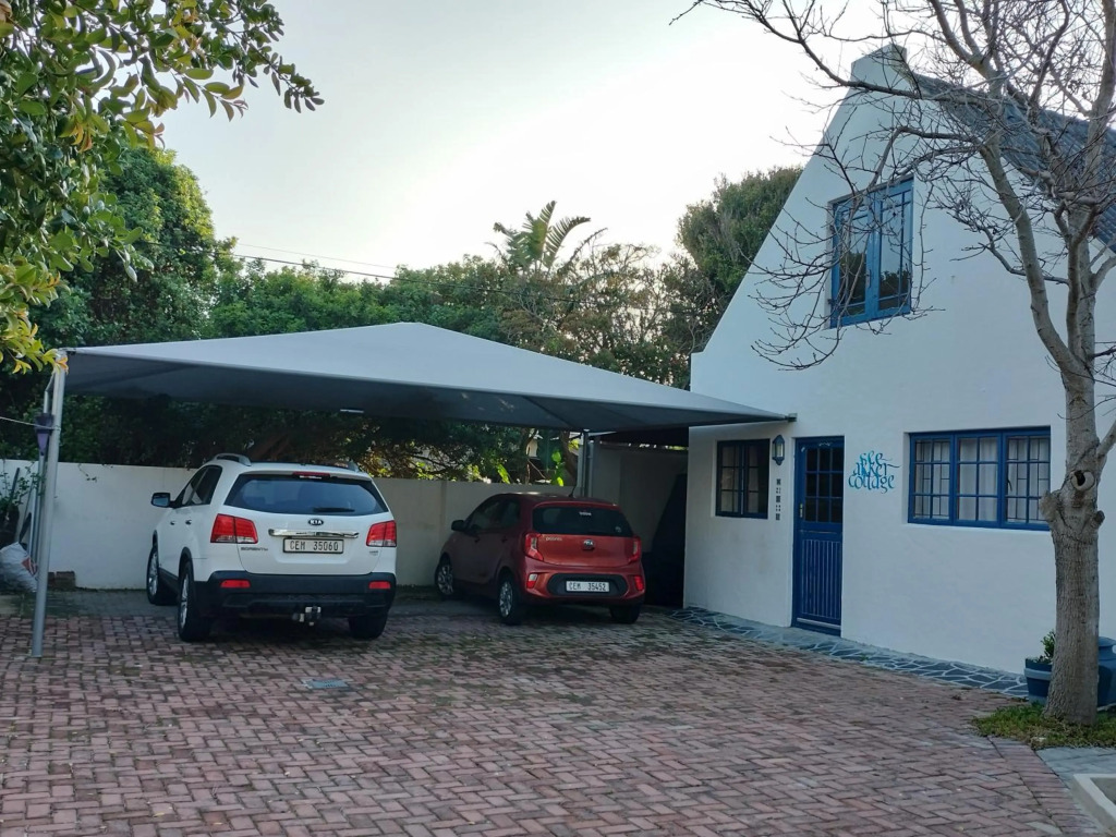 6 bedroom house and cottage