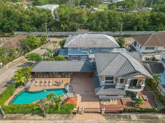Chiang Mai Central Festival 5 Bedrooms Private Pool Villa