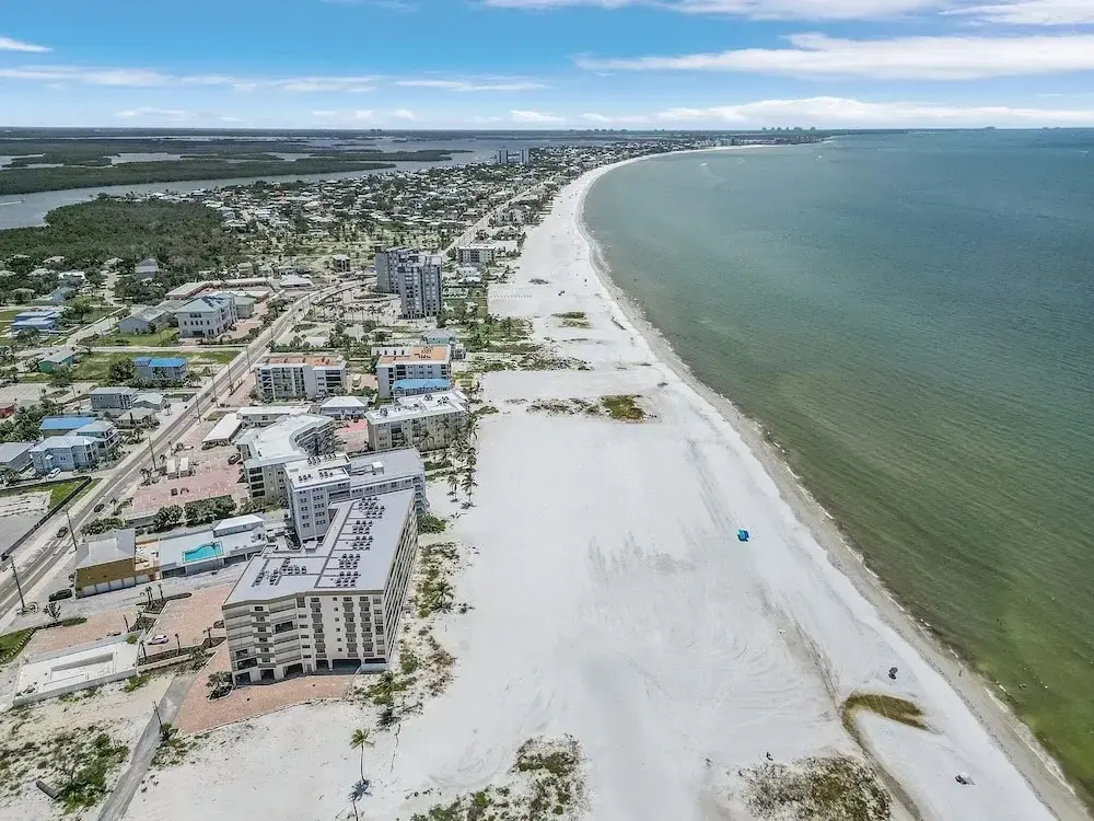 Pelican Watch 604 3 Bedroom Condo by RedAwning