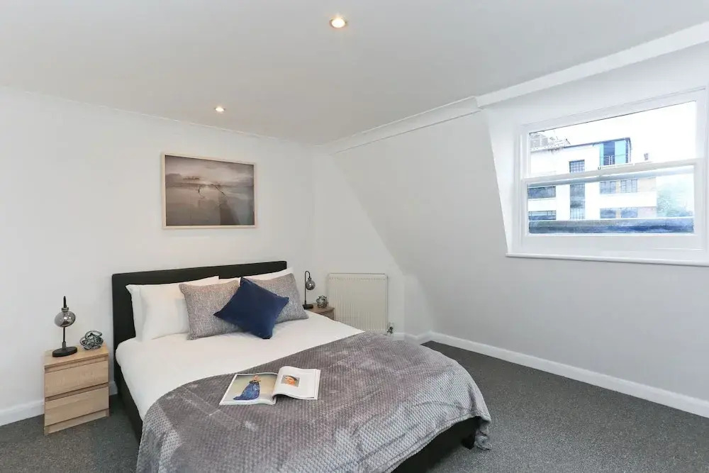 Platinum Apartments in Farringdon 9980