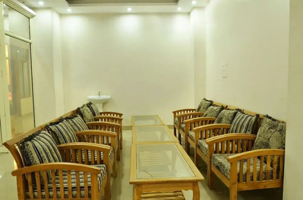 OYO 7372 Platinum Inn