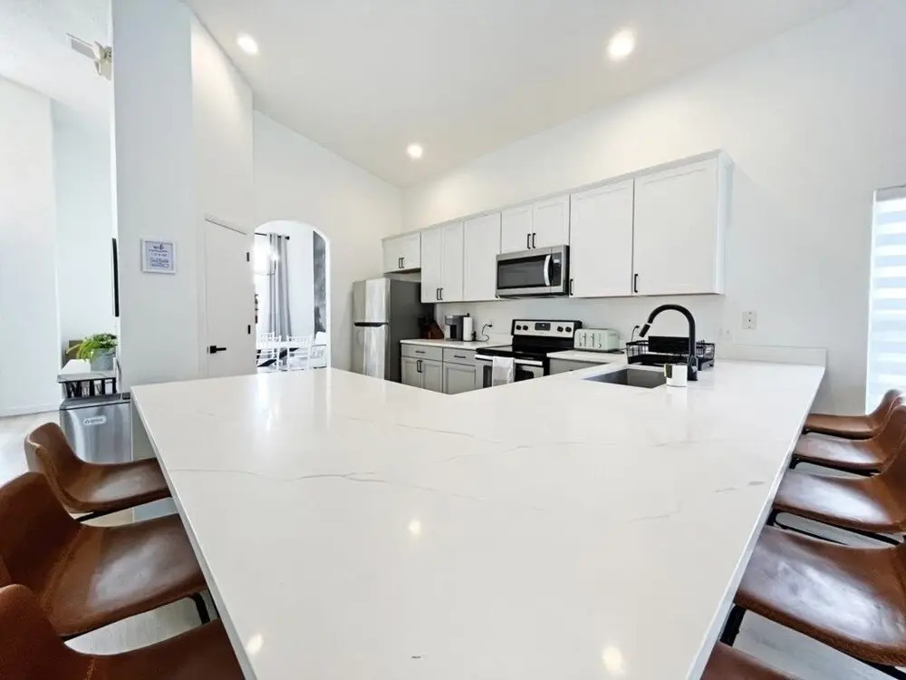 Spacious 6-bedroom Home in Hampton Lakes Perfect for Family Getaways!