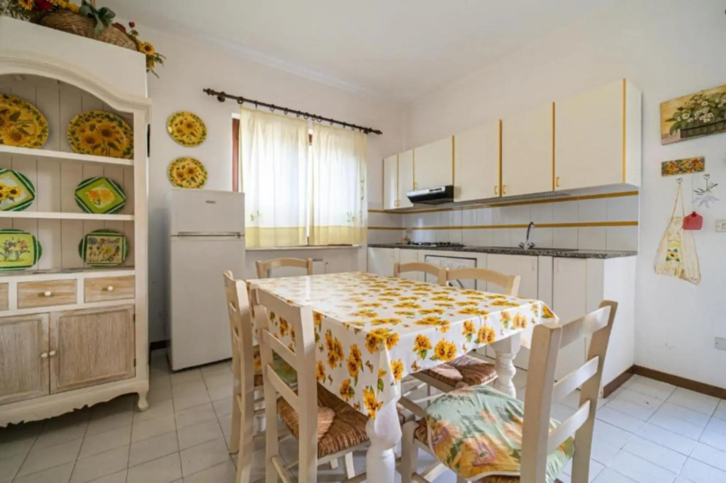 Girasoli in the center of Marina di Campo with private parking and outdoor space-I GIRASOLI