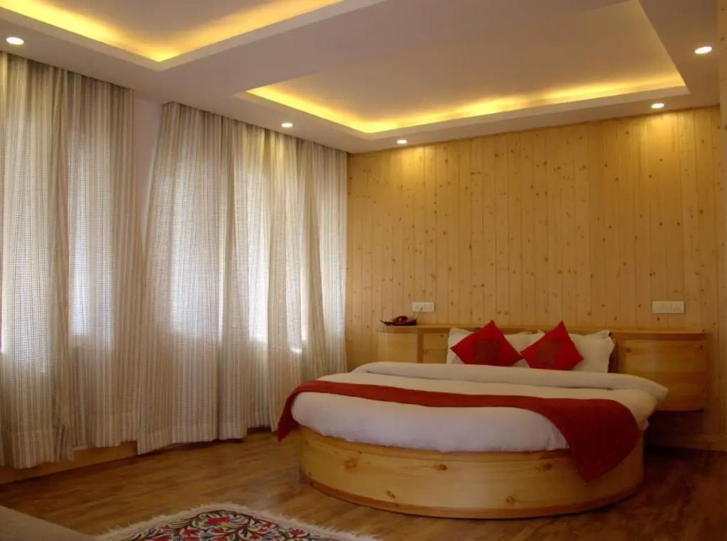 Hotel Dreamland Riverside (Old Manali)