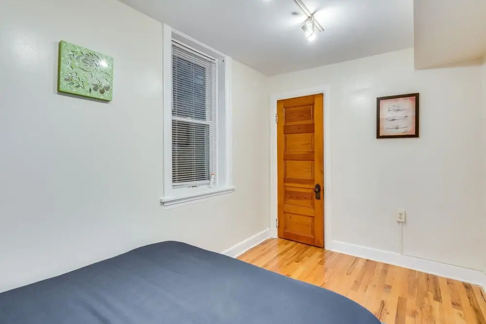 Classic 2 Bedroom Roscoe Village Apartment by AllSet Turnover