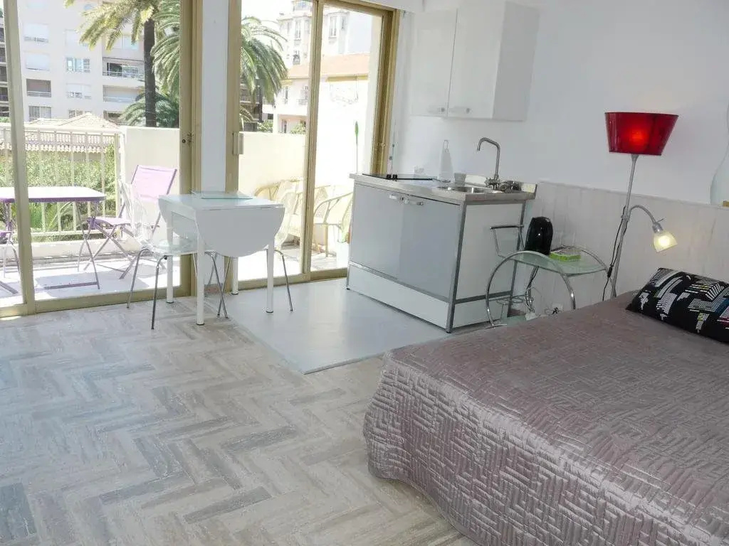 Maubourg Studio