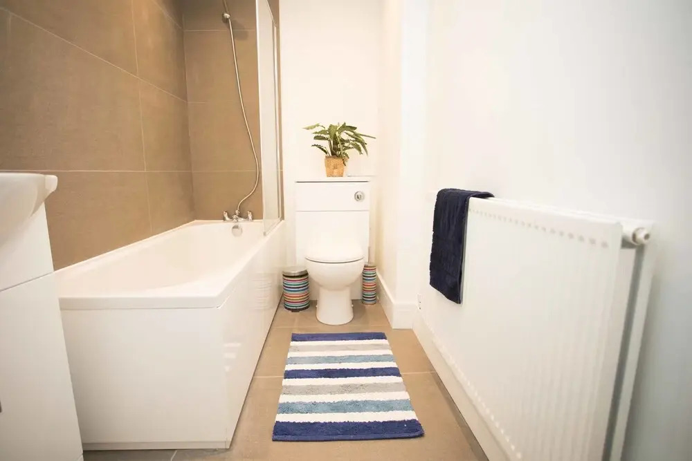 Light filled garden flat sleeps 4