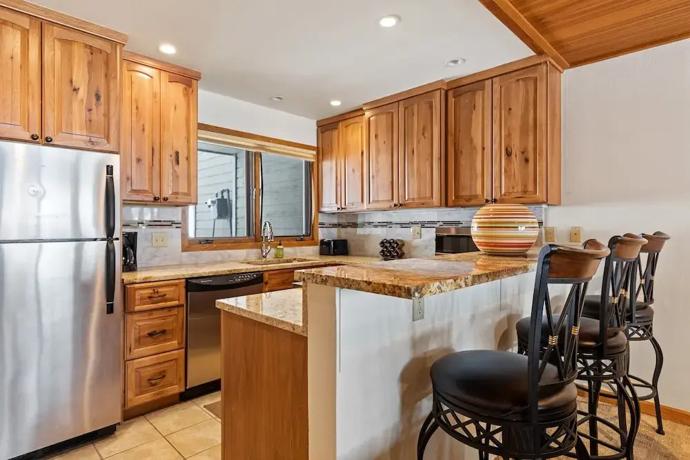 Riverside Condos A103 by Avantstay Condo Close To Downtown, Town Park & Ski Lift #8