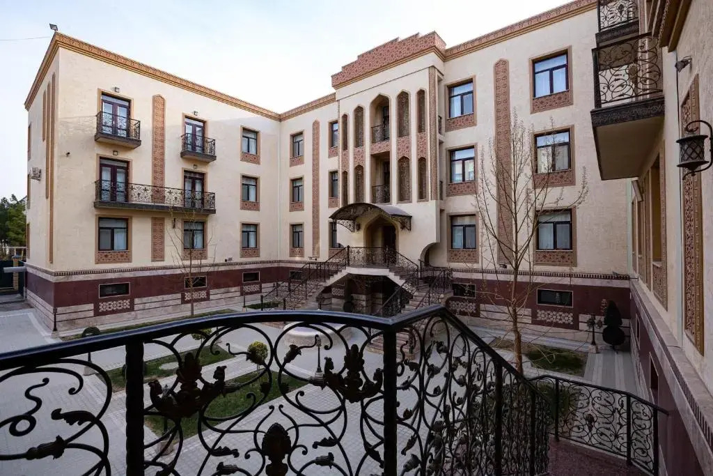 Zargaron Plaza