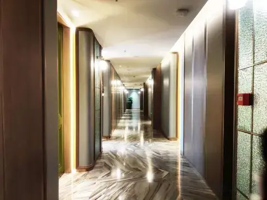 Feilong Hotel (Hefei Feixi High-tech Industrial Park Mingzhu Avenue Branch)