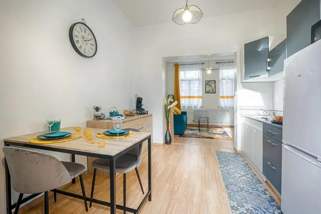 Studio spacieux, sublime et cosy avec patio au centre de Valenciennes - wifi