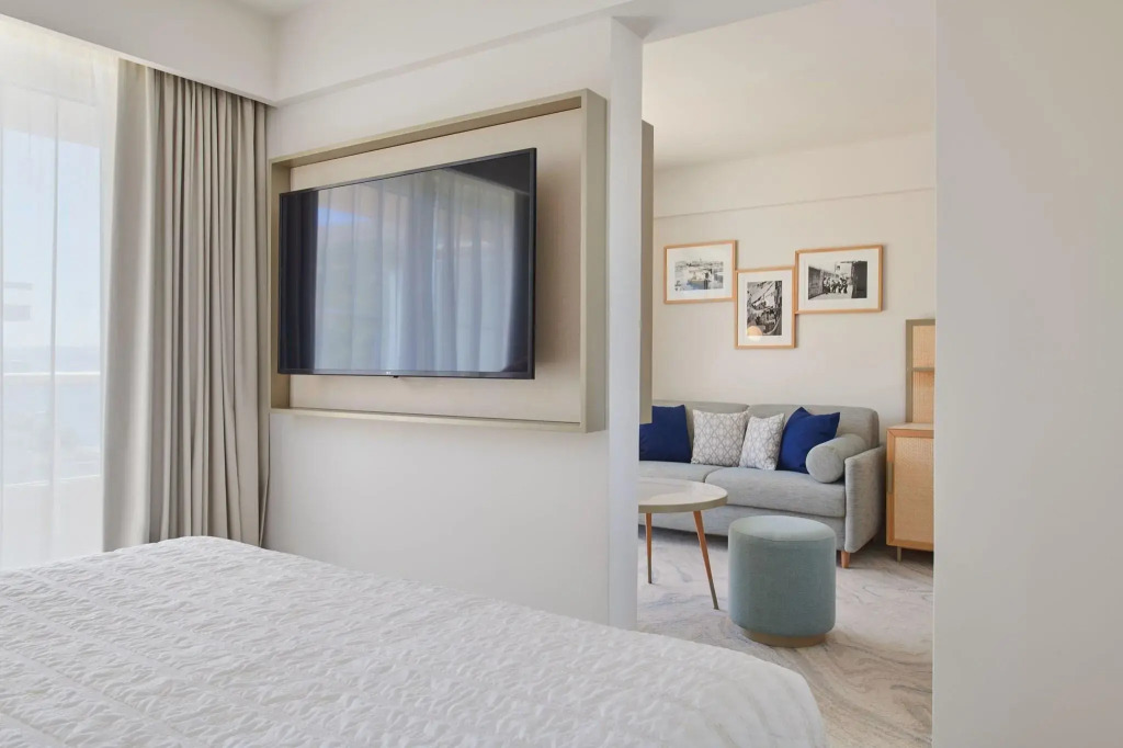 Le Meridien Lav Split