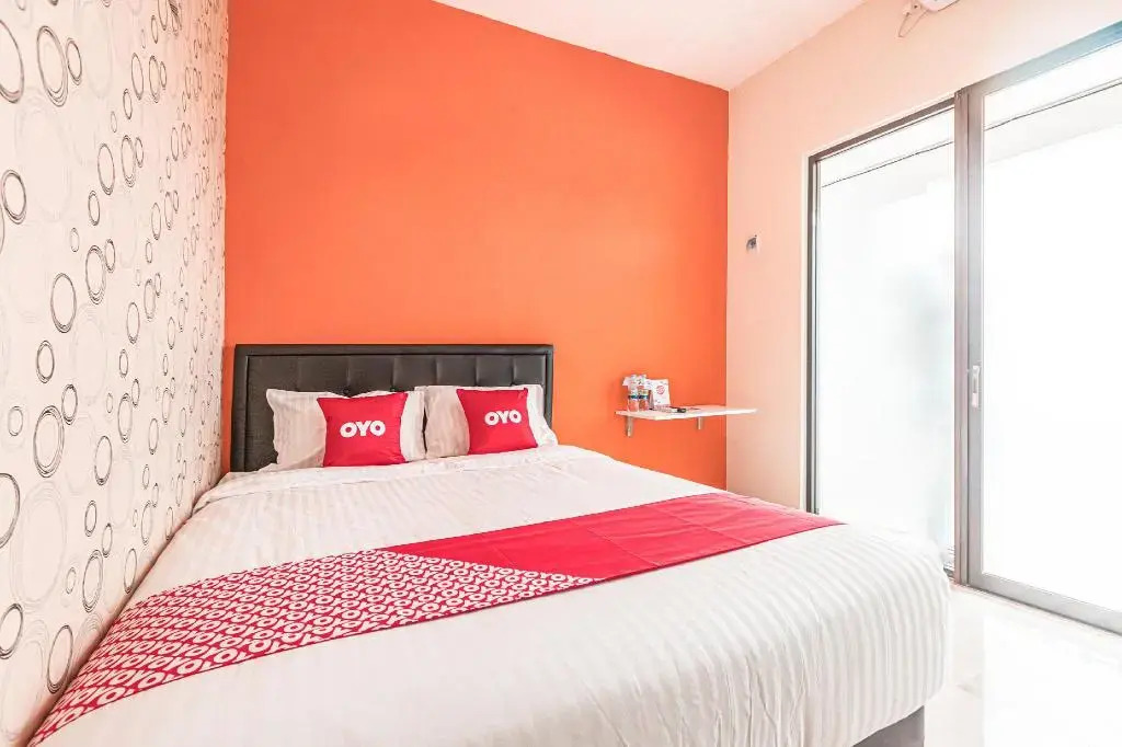 RedDoorz Syariah near Green Park Jatiwarna