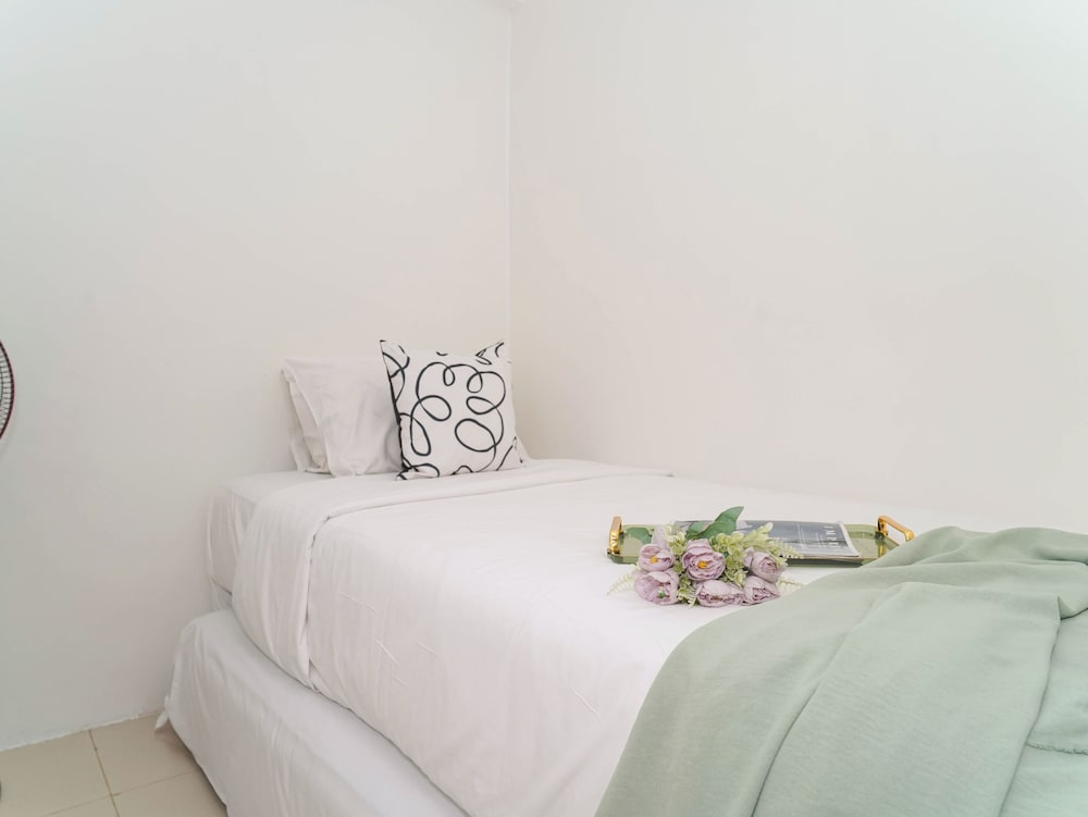 Neat And Nice 2Br At Apartment Bassura City