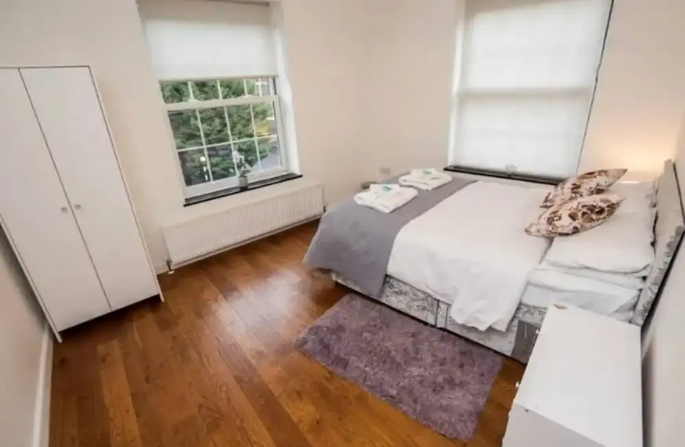 4 Bed Flat - Sleeps 10 - Pets - Parking