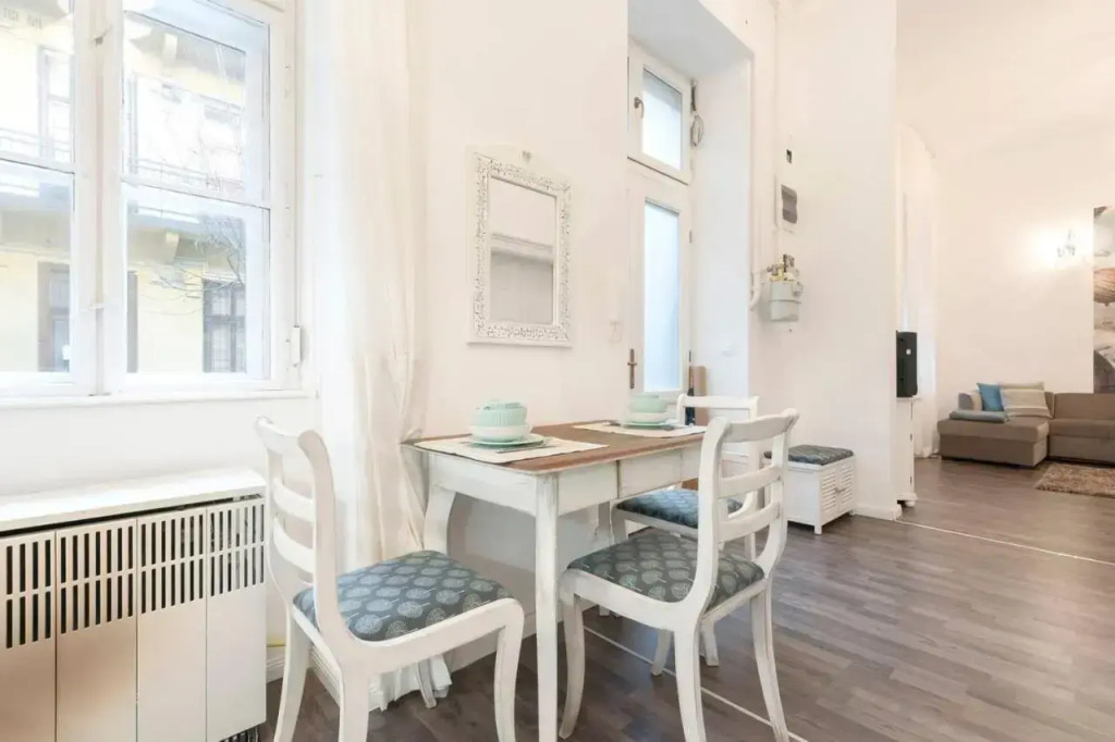 Central hipster flat