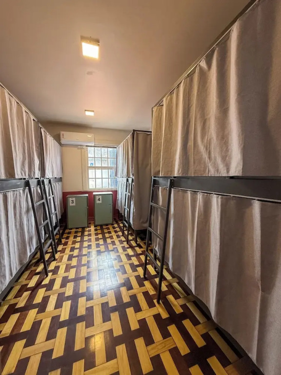 Local Hostel e Suites Belem