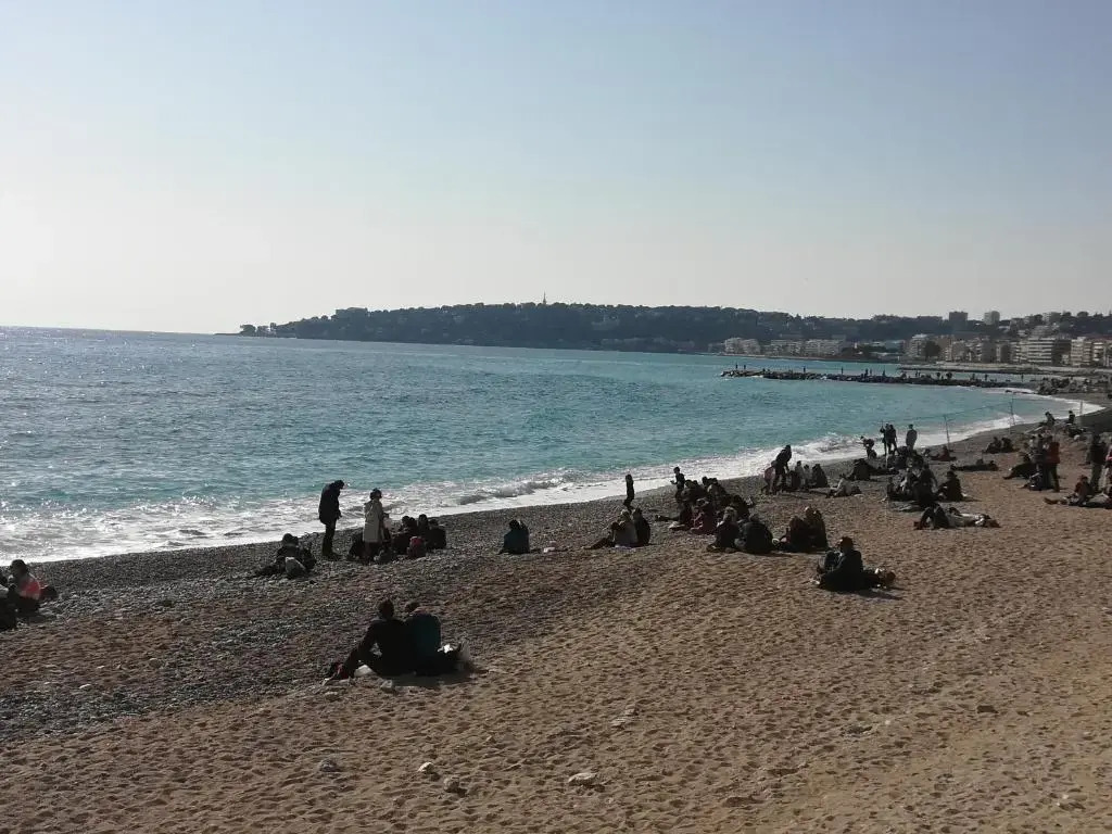Villa Azzurra Apt Luxe, Front Mer, 4th floor of 5, Box, WiFi, TVSat, Climate