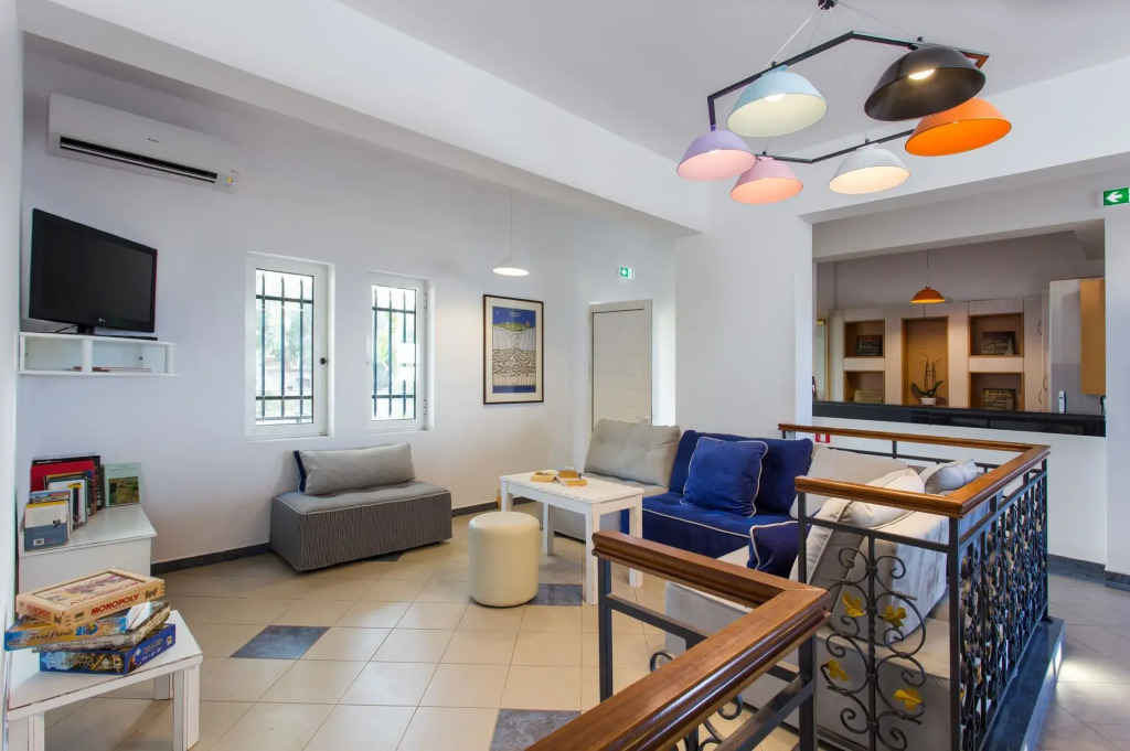 Iris Beach Hotel