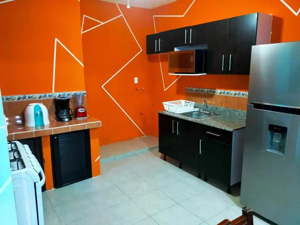Casa Mexicana Amplia con Seguridad, Alberca y Parking