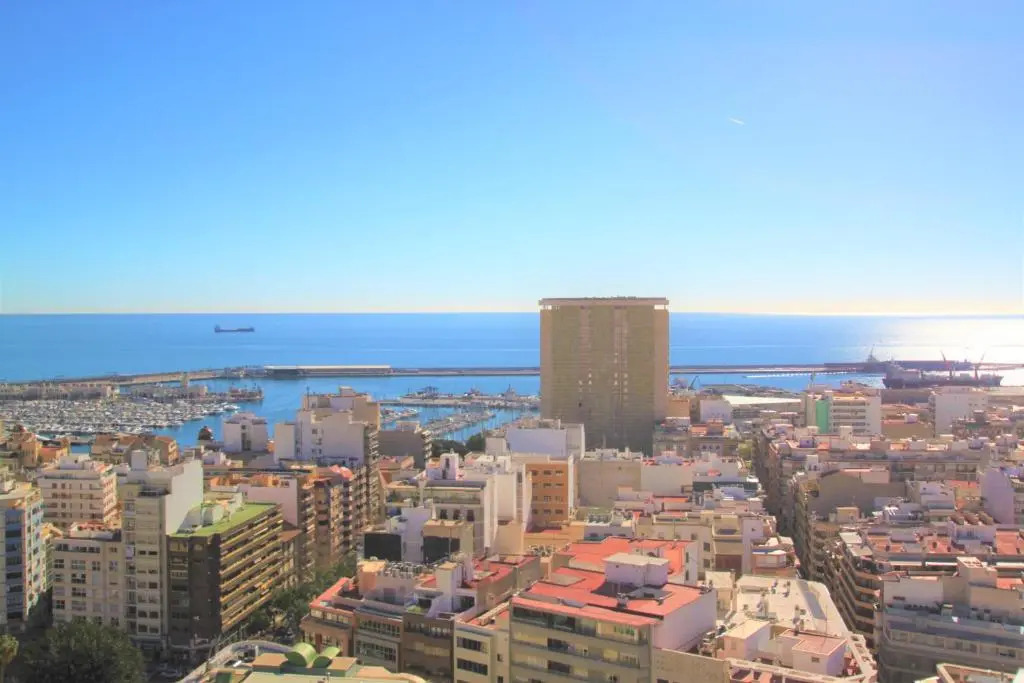 Estudio de Lujo Casaturis En El Corazón de Alicante A114