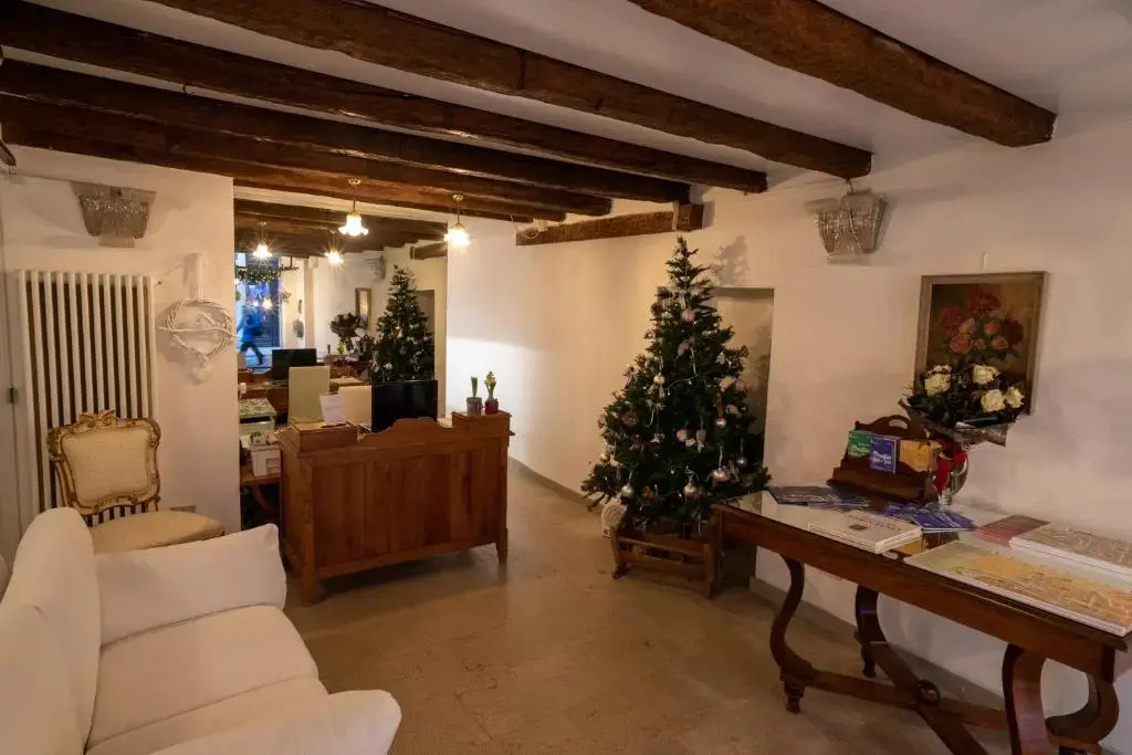 S. Trinità 18, Suites & Rooms