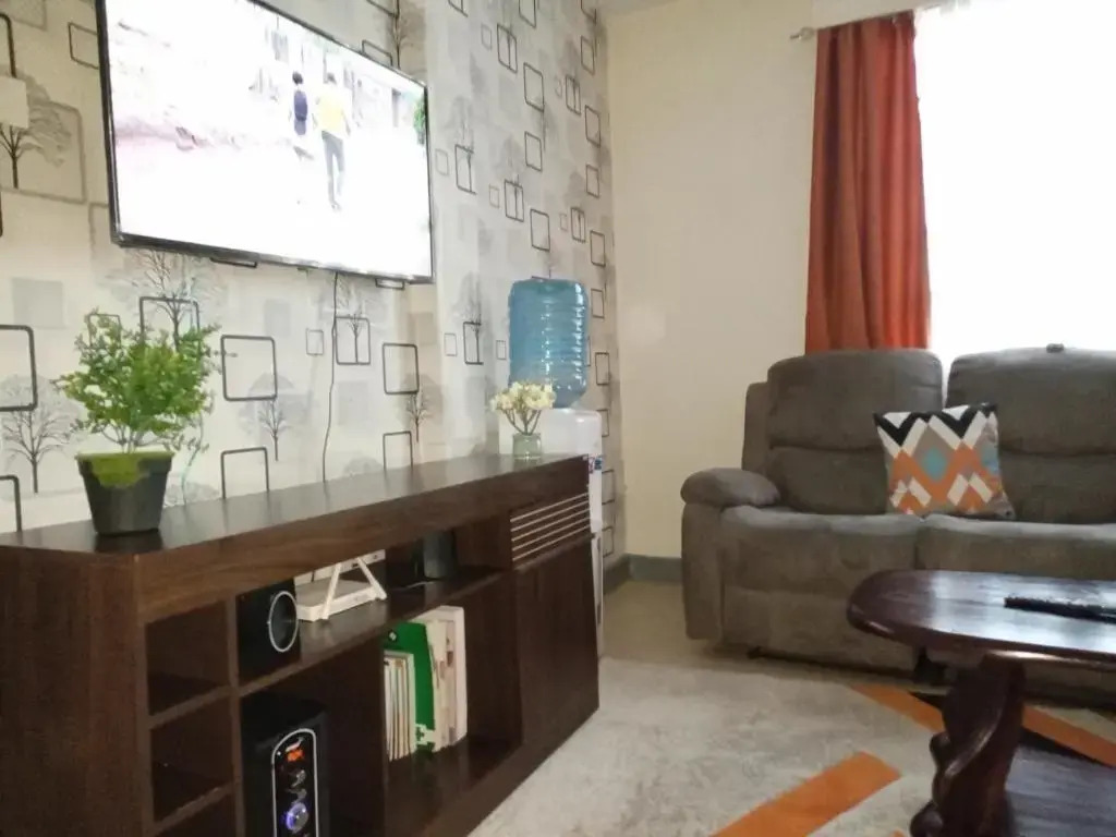Superstaycation !! A fully furnished one bedroom house at TRM Drive