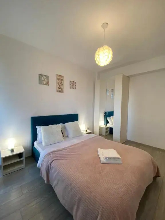 Q Apartaments near Palas Mall