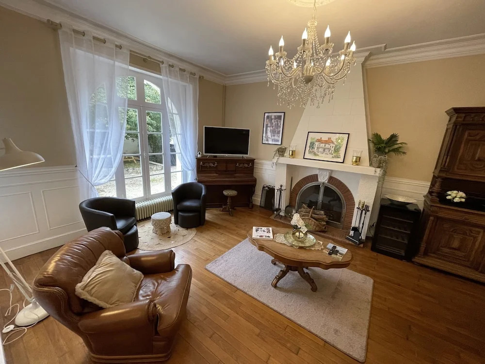 Vue du Château dExcideuil en chambres